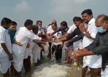 வேதாரண்யத்தை அருகே ஆறுகாட்டுத்துறையில் 17 ஆம் ஆண்டு சுனாமி தினம் அனுசரிப்பு