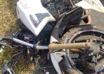 வேதாரண்யம் அருகே இருசக்கர வாகனத்தில் வந்தவர் லோடு ஆட்டோ மோதி உயிரிழப்பு.