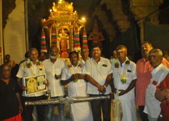 தமாகா தலைவர் ஜிகே வாசன் 57வது பிறந்த நாளையொட்டி நெல்லையப்பர் காந்திமதி அம்பாள் கோயிலில் தங்கத்தேர் இழுக்கப்பட்டு சாமி தரிசனம்