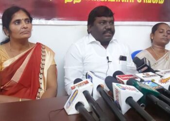 தொழில் வளத்தை வேலைவாய்ப்பை பெற்றுதரும் தொழிற்சாலைகள் தொடர்ந்து இயங்க வேண்டும் என ஸ்டெர்லைட் ஆதரவு கூட்டமைப்பினர் கோரிக்கை