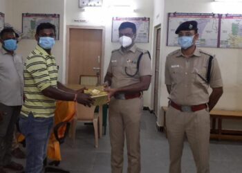 பல்வேறு வழக்குகளில் சிறப்பாக புலனாய்வு செய்து குற்றவாளிகளை கைது செய்ய உதவிய நாங்குநேரி உட்கோட்ட தனிப்படையினர் – திருநெல்வேலி மாவட்ட எஸ்பி பாராட்டு