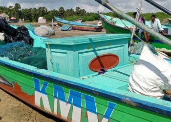 புஷ்பவனம் மீனவர்கள் மீது இலங்கை கடற் கொள்ளையர்கள் தாக்குதல் 