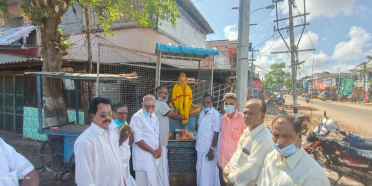 வேதாரணியத்தில் திருவள்ளூர் தினம் பாட்டாளி மக்கள் கட்சிமற்றும் வேதாரணியம் லயன்ஸ் சங்கம் சார்பாக சிறப்பாக கொண்டாடப்பட்டது.