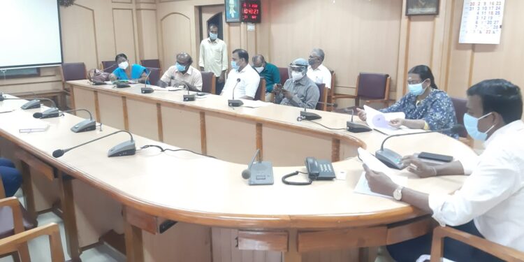 கொரோனா மற்றும் ஒமைக்ரான் வைரஸ் தடுப்பு நடவடிக்கை குறித்த ஆலோசனைக்கூட்டம் மாவட்ட ஆட்சித்தலைவர் அரவிந்த். தலைமையில் நடைபெற்றது.