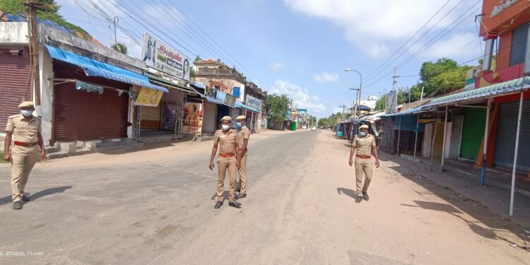 நாகப்பட்டினம் மாவட்டத்தில் முழு ஊரடங்கு சாலைகள் வெறிச்சோடி காணப்பட்டது
