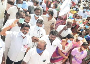 திருப்பூர் விசைத்தறி தொழிலாளர்களுக்கு கூலி உயர்வை அமல்படுத்தக்கோரி தொழிற்சங்கத்தினர் ஆர்ப்பாட்டம்