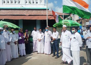 73வது குடியரசு தினவிழாவை முன்னிட்டு நாகூர் நகர காங்கிரஸ் கமிட்டி சார்பாக தேசியக் கொடியேற்றப்பட்டது.