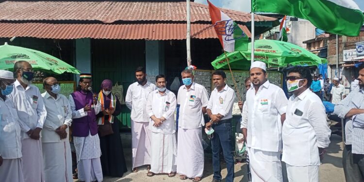 73வது குடியரசு தினவிழாவை முன்னிட்டு நாகூர் நகர காங்கிரஸ் கமிட்டி சார்பாக தேசியக் கொடியேற்றப்பட்டது.