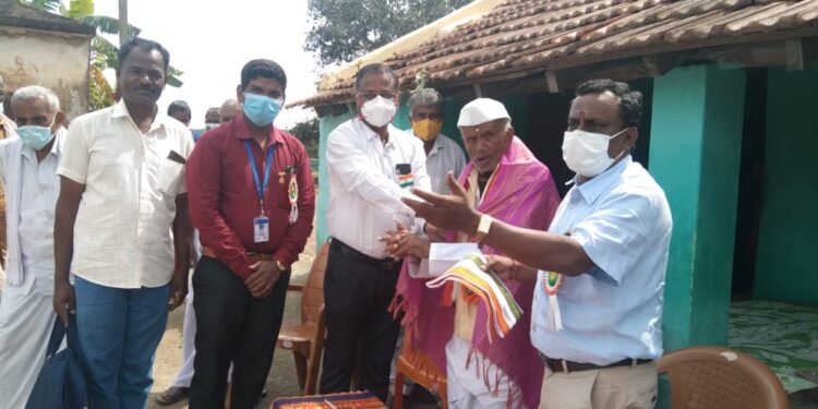 தேன்கனிக்கோட்டை அருகே சுதந்திர போராட்ட தியாகி கௌரவிப்பு