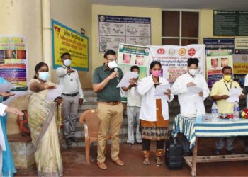 தமிழ் வளர்த்துறை சார்பில் நடைபெற்ற பேச்சுப்போட்டியில் வெற்றிப்பெற்றவர்களுக்கு பாராட்டு சான்றிதழ் மற்றும் காசோலை – மாவட்ட ஆட்சியா் டாக்டர் அருண்தம்புராஜ் வழங்கி கௌரவித்தார் 