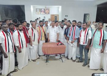 முன்னாள் அமைச்சர் ஓ எஸ் மணியன் தலைமையில் 100க்கும் மேற்பட்டோர் அதிமுகவில் இணைப்பு