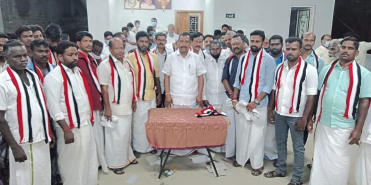 முன்னாள் அமைச்சர் ஓ எஸ் மணியன் தலைமையில் 100க்கும் மேற்பட்டோர் அதிமுகவில் இணைப்பு