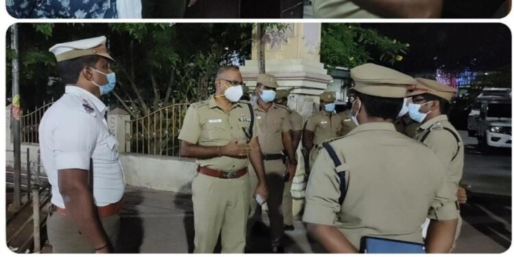 தூத்துக்குடி மாநகராட்சி அலுவலகத்தில்  வேட்புமனு தாக்கல் சம்மந்தமாக பாதுகாப்பு ஏற்பாடுகள் குறித்து மாவட்ட எஸ்பி  எஸ். ஜெயக்குமார் மற்றும்  மாநகராட்சி ஆணையாளர் சாருஸ்ரீ ஆகியோர் ஆய்வு.*