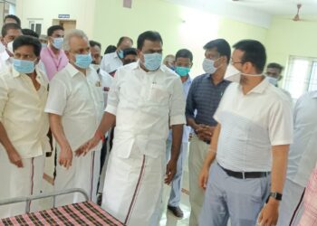 தற்காலிக கொரோனா நோய் பராமரிப்பு மையத்தை நாகை ஆட்சியர் ஆய்வு செய்தார் .