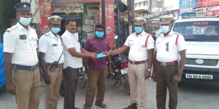 விழிப்புணர்வு பிரச்சாரத்தில் தீவிரம் காட்டும் மதுரை போக்குவரத்து போலீசார்