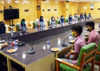 மாணவ, மாணவியர்கள்  ‘Coffee With Collector”  என்ற நிகழ்ச்சி மூலம் விருதுநகர்  மாவட்ட ஆட்சித்தலைவர் ஜெ.மேகநாதரெட்டி நேரில் சந்தித்து கலந்துரையாடினார்கள்