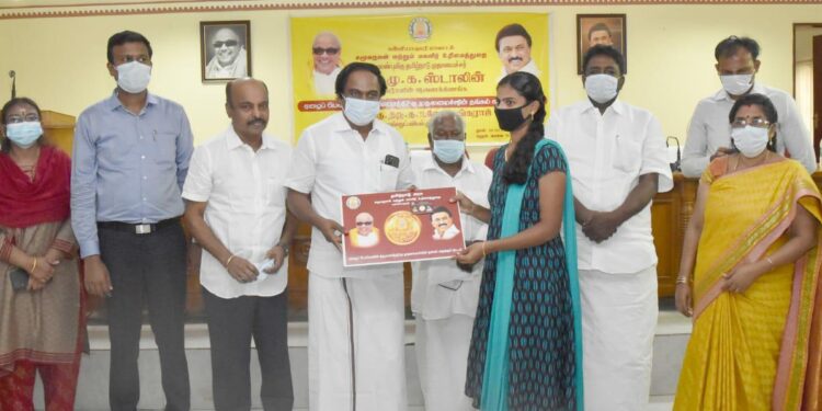 கன்னியாகுமரி மாவட்ட ஏழைப் பெண்களுக்கு திருமண நிதியுதவி மற்றும் திருமாங்கல்யத்திற்கு தங்க காசினை – அமைச்சர் மனோ தங்கராஜ் வழங்கினார்கள்