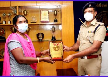 மோசடி செய்து விட்ட 9 டிராக்டர் பறிமுதல் குற்றப்பிரிவு போலீசாருக்கு நெல்லை எஸ்பி பாராட்டு