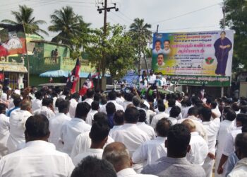 மழையால் பாதிக்கப்பட்ட விவசாயிகளுக்கு உடனடியாக நிவாரணம் வழங்க தமிழக அரசை வலியுறுத்தி அதிமுகவினர் கண்டன ஆர்ப்பாட்டம்.