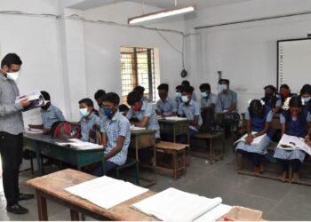 கீழ்வேளுர் பகுதியில் நடைபெறும் வளர்ச்சி திட்டப் பணிகள் மற்றும நேரடி நெல் கொள்முதல் நிலையங்களை மாவட்ட ஆட்சியர் அருண்தம்புராஜ் பார்வையிட்டு ஆய்வு செய்தார்