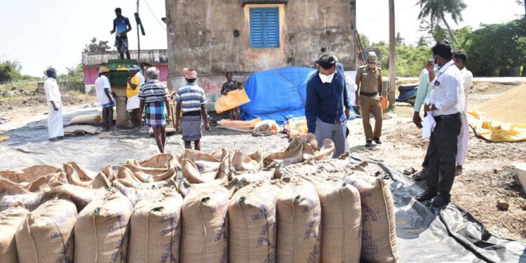 வேதாரண்யம் ஊராட்சி ஒன்றிய பகுதிகளில் நடைபெற்று வரும் வளர்ச்சி பணிகளை மாவட்ட ஆட்சியர் அருண்தம்புராஜ் ஆய்வு