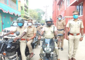 மதுரையில் மக்கள் அச்சமின்றி வாக்களிக்க போலீசார் அணிவகுப்பு