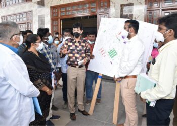 ஒரத்தூரில் அமைந்துள்ள புதிய அரசு மருத்துவகல்லூரி மருத்துவமனையினை  மக்கள் நல்வாழ்வுத்துறை முதன்மைச் செயலாளர் ஜெ.ராதாகிருஷ்ணன் ஆய்வு