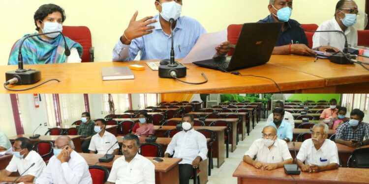 வாக்குச்சாவடிகளில் பயன்படுத்தப்படவுள்ள (EVM) மின்னணு வாக்குப்பதிவு இயந்திரங்களுக்கான இரண்டாம் கட்ட சுழற்சி முறைக்கான கூட்டம் மாவட்ட தேர்தல் அலுவலர் (ம) மாவட்ட ஆட்சித்தலைவர் மா.அரவிந்த், தலைமையில் நடைபெற்றது