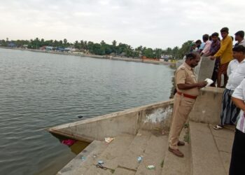 வேதாரண்யம் வேதாமிர்த ஏரியில் தவறி விழுந்து முதியவர் சாவு