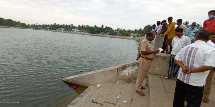 வேதாரண்யம் வேதாமிர்த ஏரியில் தவறி விழுந்து முதியவர் சாவு
