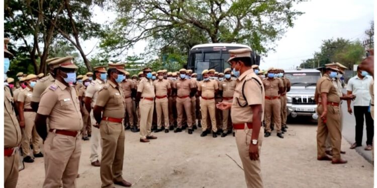 கள்ளக்குறிச்சி மாவட்டம் காவல் துணை கண்காணிப்பாளர் மகேஷ் தலைமையில் அணிவகுப்பு