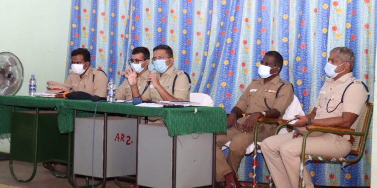 காவல்துறையினர்க்கு உள்ளாட்சி தேர்தல் பாதுகாப்பு பணிகள் குறித்து அறிவுரைகள் வழங்கிய கன்னியாகுமரி மாவட்ட காவல் கண்காணிப்பாளர்