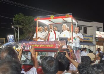 நகர்ப்புற உள்ளாட்சி தேர்தல்- வேதாரண்யத்தில் அமைச்சர் மெய்யநாதன் வாக்கு சேகரிப்பு.