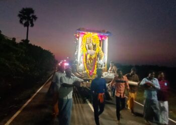 வேதாரண்யத்தில் மாசி மகத்தையொட்டி தீர்த்தவாரி நடைபெற்றது