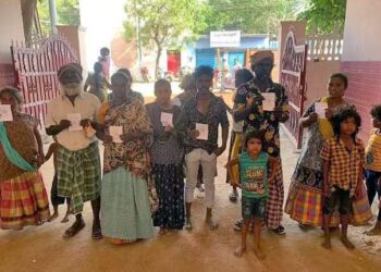 தூத்துக்குடியில் நரிக்குறவர் சமூகத்தினர் முதல் முறையாக 20வது வார்டு பகுதியில் 52 பேர் வாக்களிப்பு :