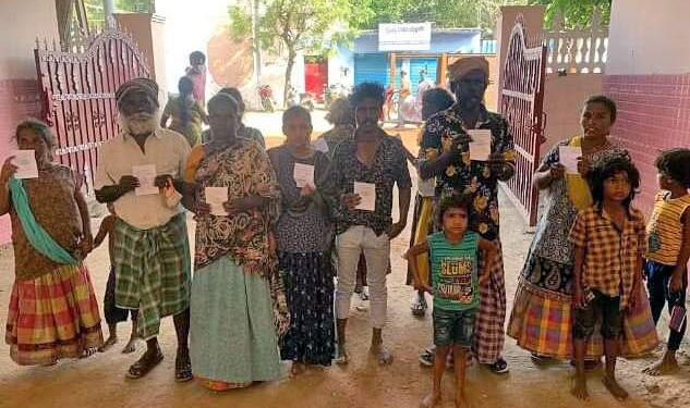 தூத்துக்குடியில் நரிக்குறவர் சமூகத்தினர் முதல் முறையாக 20வது வார்டு பகுதியில் 52 பேர் வாக்களிப்பு :