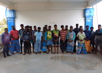 எல்லை தாண்டி மீன்பிடித்ததாக 22 தமிழக மீனவர்களை இலங்கை கடற்படை கைது செய்தது