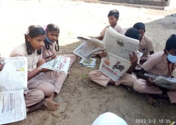 ஒரத்தூர் சிதம்பரனார் நடுநிலைப்ள்ளியில் மாணவர்கள் நாளிதழ் வாசிக்க ஏற்பாடு