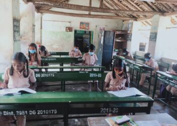 ஒரத்தூர் சிதம்பரனார் நடுநிலைப் பள்ளி மாணவர்கள் இன்று துளிர் திறனறிதல் தேர்வு எழுதினார்கள்.