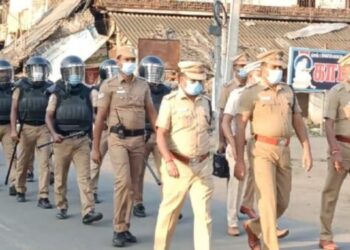 பொதுமக்கள் அச்சமின்றி வாக்களிக்க எஸ்பி பெரோஸ்கான் அப்துல்லா தலைமையில் போலீசாரின்‌‌‌ கொடி அணிவகுப்பு