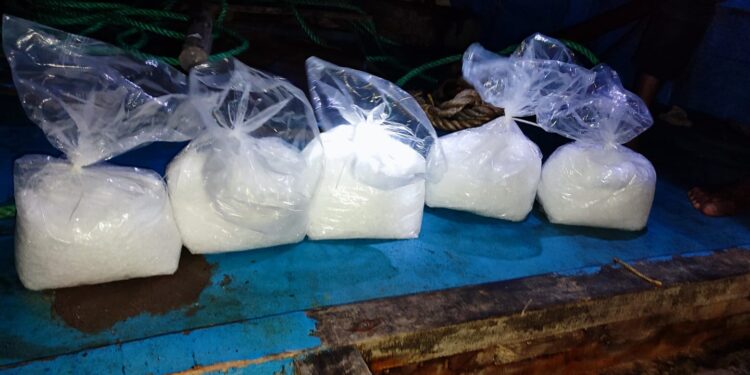 தூத்துக்குடியில் ரூ.20 கோடி போதைப்பொருள் சிக்கியது!! கடத்தல் கும்பல் தலைவன் உட்பட 8 பேர் கைது!