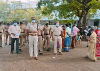 வாக்குப்பதிவு மையங்களில் தூத்துக்குடி மாவட்ட எஸ்பி ஜெயக்குமார் நேரில் ஆய்வு