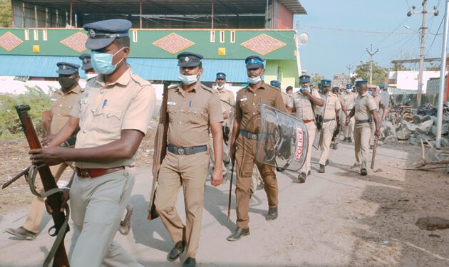 தூத்துக்குடியில் நகர்புற உள்ளாட்சி தேர்தல் பாதுகாப்பை முன்னிட்டு எஸ்பி ஜெயக்குமார் தலைமையில் காவல்துறையினரின் கொடி அணிவகுப்பு