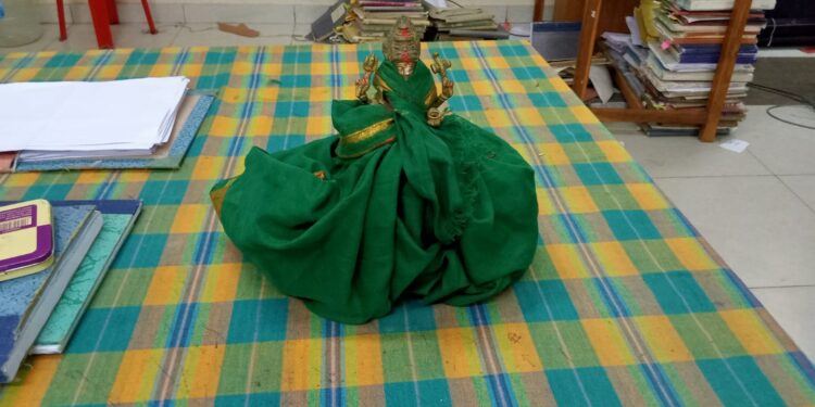 வேதாரண்யத்தில் அரை அடி உயரமுள்ள மாரியம்மன் சிலை கண்டெடுப்பு