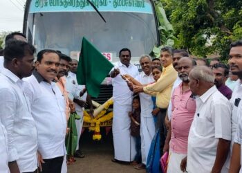 ஆறுகாட்டுத்துறையிலிருந்து நாகப்பட்டினத்திற்கு அரசு பேருந்து தமிழ்நாடு மீன் வளர்ச்சிக் கழகத் தலைவர் கௌதமன் தொடங்கி வைத்தார்.