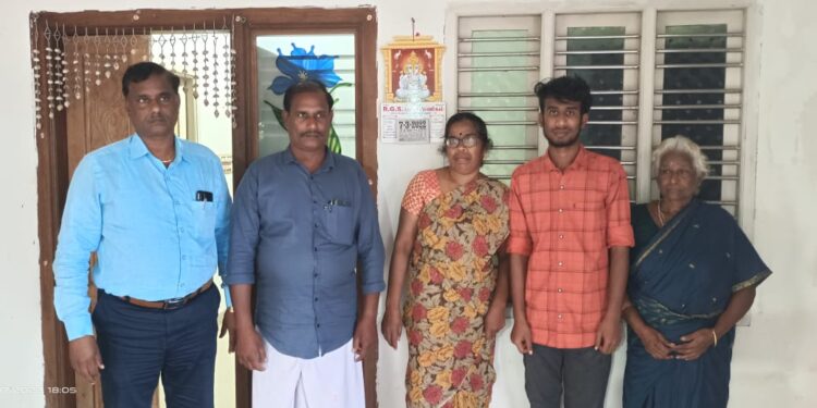 உக்ரைனில் பதுங்குகுழியில் தங்கியிருந்து , காட்டின் வழியே நடந்து ஊர் திரும்பிய மருத்துவ மாணவர்- மருத்துவப் படிப்பை தொடர மத்திய மாநில அரசுகள் நடவடிக்கை எடுக்க கோரிக்கை.