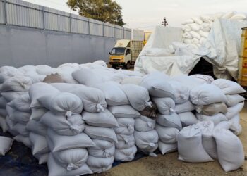 தாளமுத்துநகர் பகுதியில் 25 டன் எடையுள்ள ரேஷன் அரிசி மற்றும் கோதுமையை பதுக்கி வைத்திருந்த நபர் கைது – லாரி உட்பட 5 வாகனங்கள் மற்றும் ரேசன் பொருட்கள் பறிமுதல் – டிஎஸ்பி கணேஷ் அதிரடி