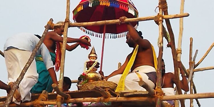 வேதாரண்யம் மேல மறைக்காடர் மகா கும்பாபிஷேகம்- திரளான பக்தர்கள் பங்கேற்பு