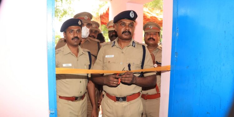 காவல்துறையின் சார்பில் நூலகம் – மத்திய மண்டல காவல்துறை தலைவர் பாலகிருஷ்ணன் திறந்துவைத்தார் .