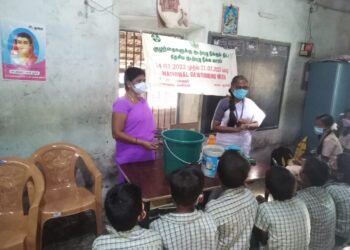 தேசிய குடல் புழு நீக்க வாரத்தை ஒட்டி ஒரத்தூர் பள்ளி மாணவர்களுக்கு மாத்திரைகள் வழங்கப்பட்டன.